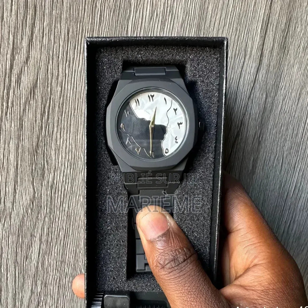 Montre en Polycarbonate Ultra Légère Et Résistante - Neuf