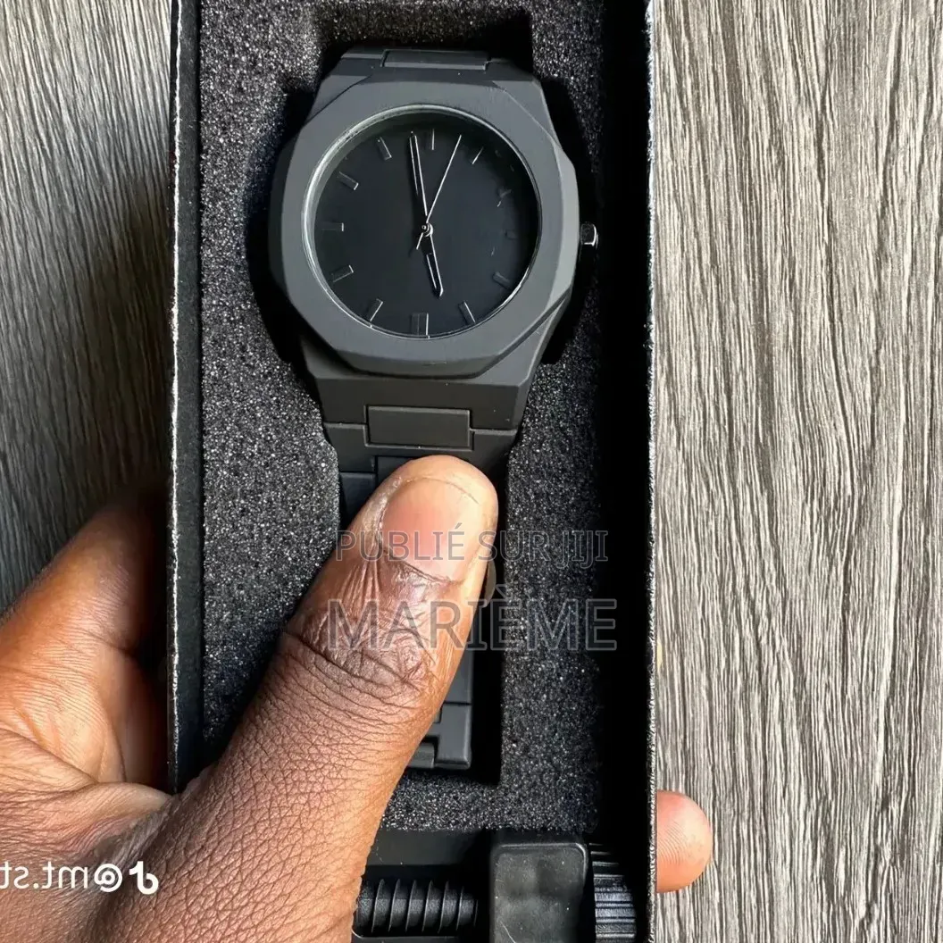 Montre en Polycarbonate Ultra Légère Et Résistante - Neuf