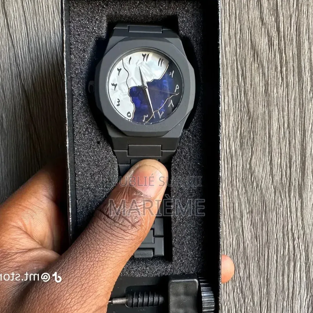 Montre en Polycarbonate Ultra Légère Et Résistante - Neuf