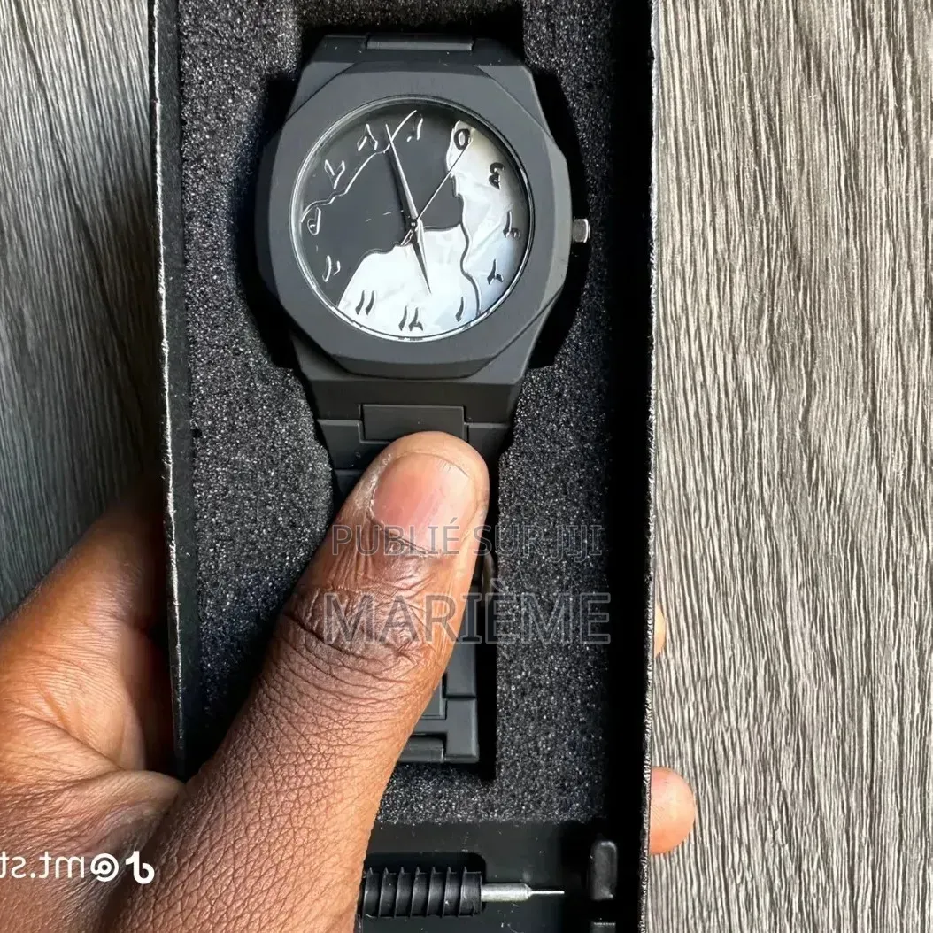 Montre en Polycarbonate Ultra Légère Et Résistante - Neuf