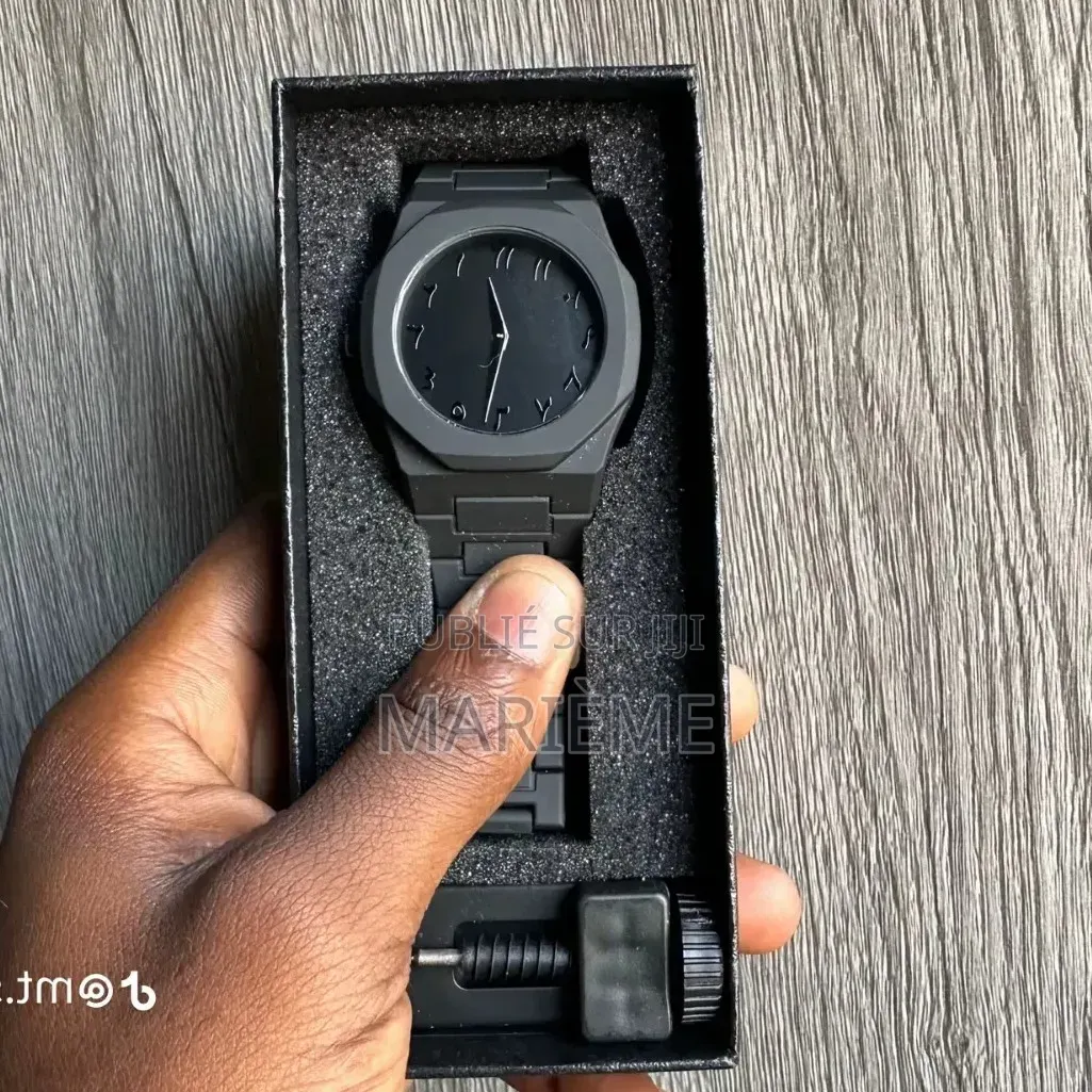 Montre en Polycarbonate Ultra Légère Et Résistante - Neuf