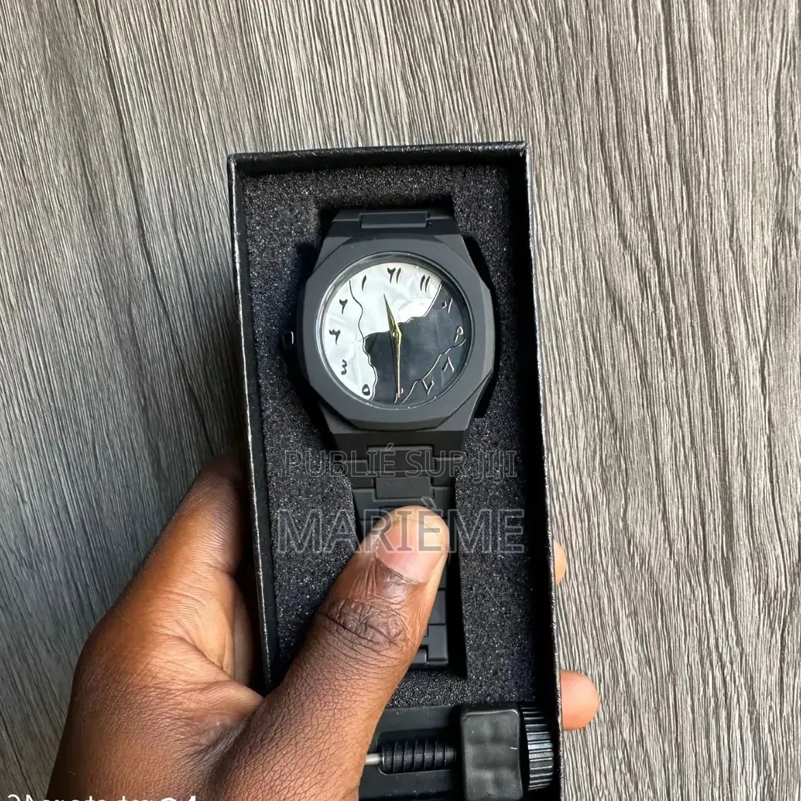 Montre en Polycarbonate Ultra Légère Et Résistante - Neuf