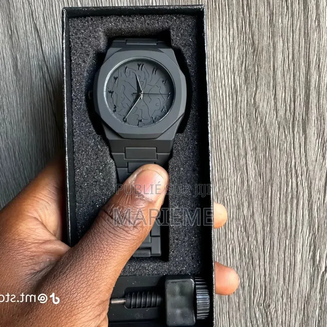 Montre en Polycarbonate Ultra Légère Et Résistante - Neuf