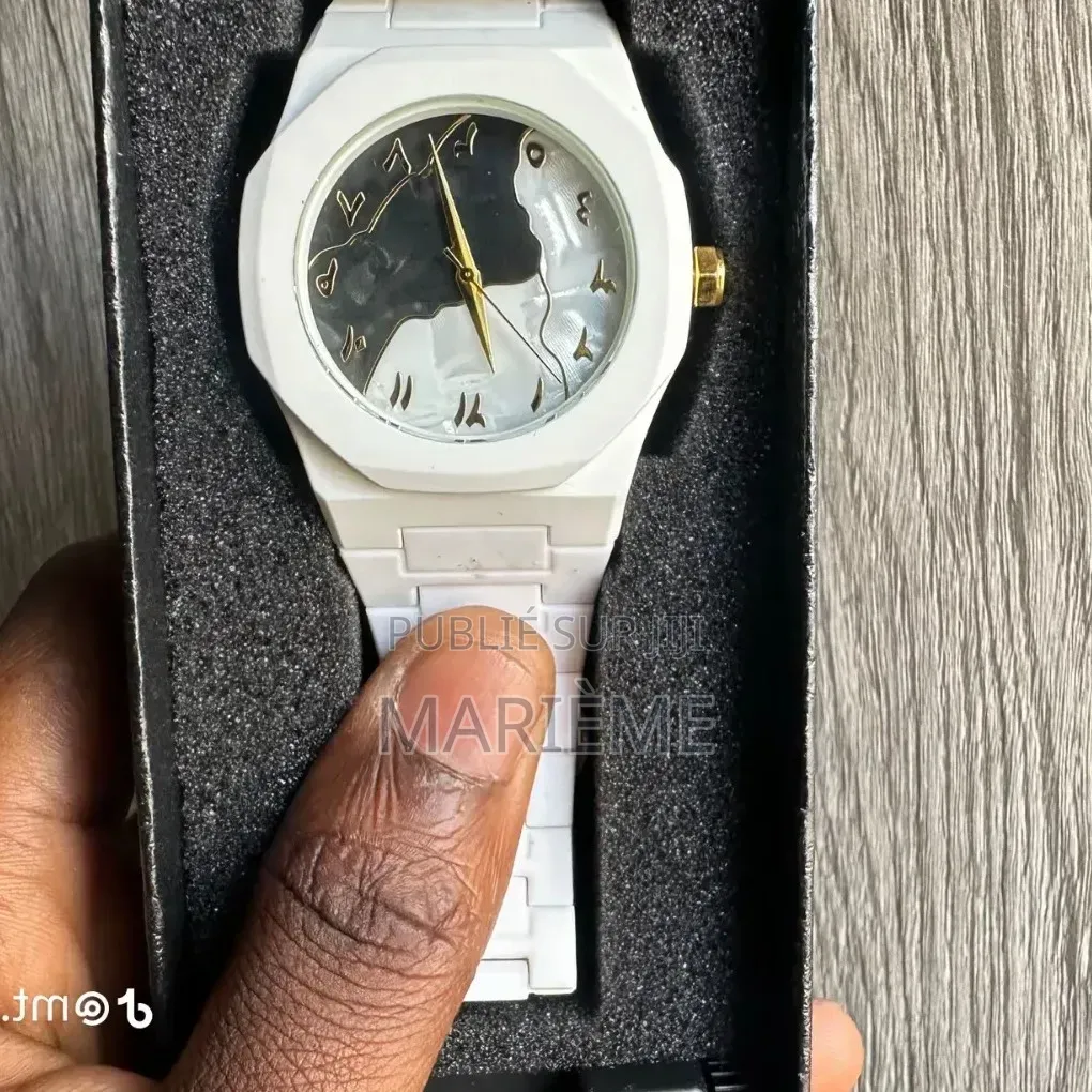 Montre en Polycarbonate Ultra Légère Et Résistante - Neuf