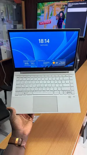 Nouveau Ordinateur portable HP Pavilion 14 8GB Intel Core i3 SSD 256GB