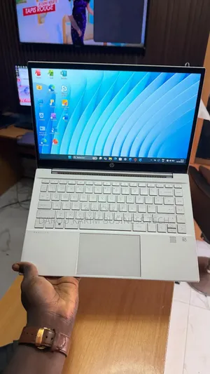 Nouveau Ordinateur portable HP Pavilion 14 8GB Intel Core i3 SSD 256GB