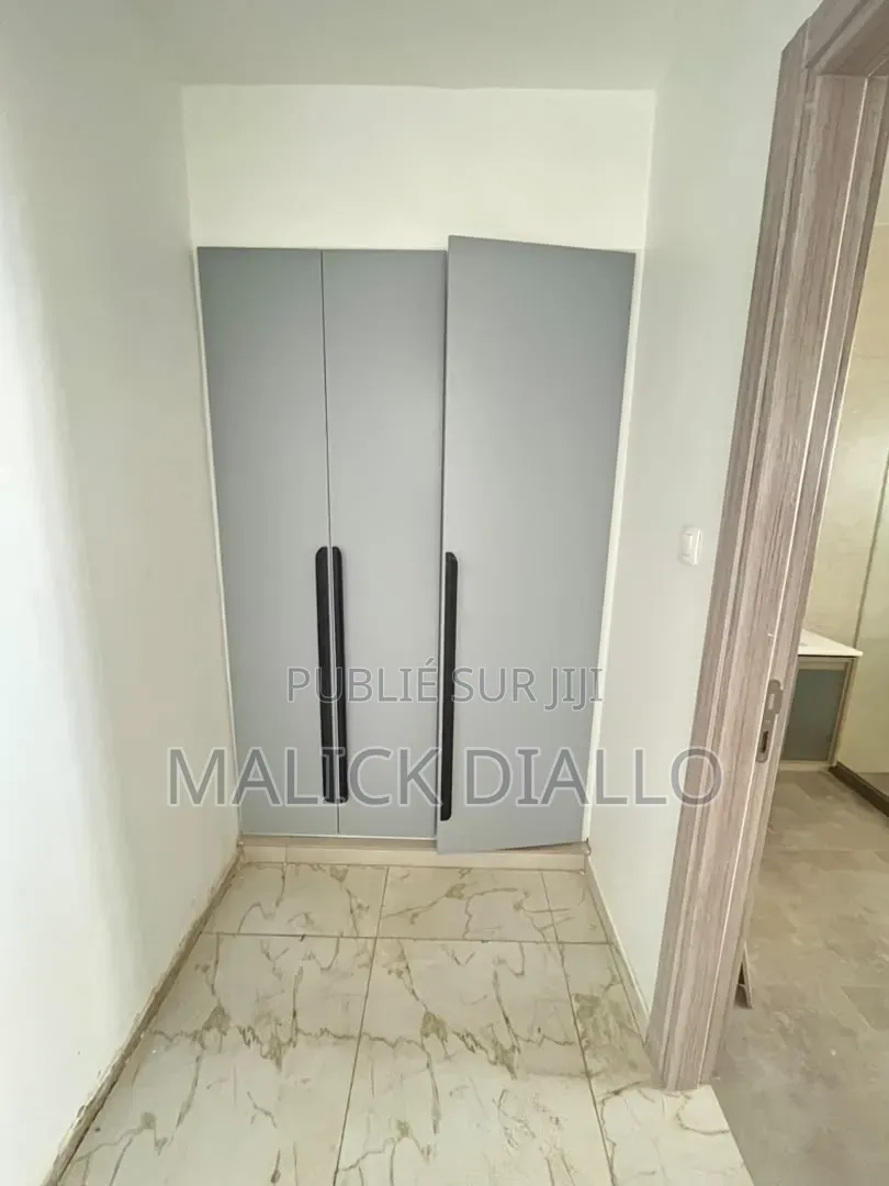 3chbre Appartement dans Diallomalick, Mermoz Sacré-Cœur à Louer