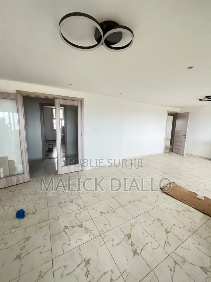 3chbre Appartement dans Diallomalick, Mermoz Sacré-Cœur à Louer