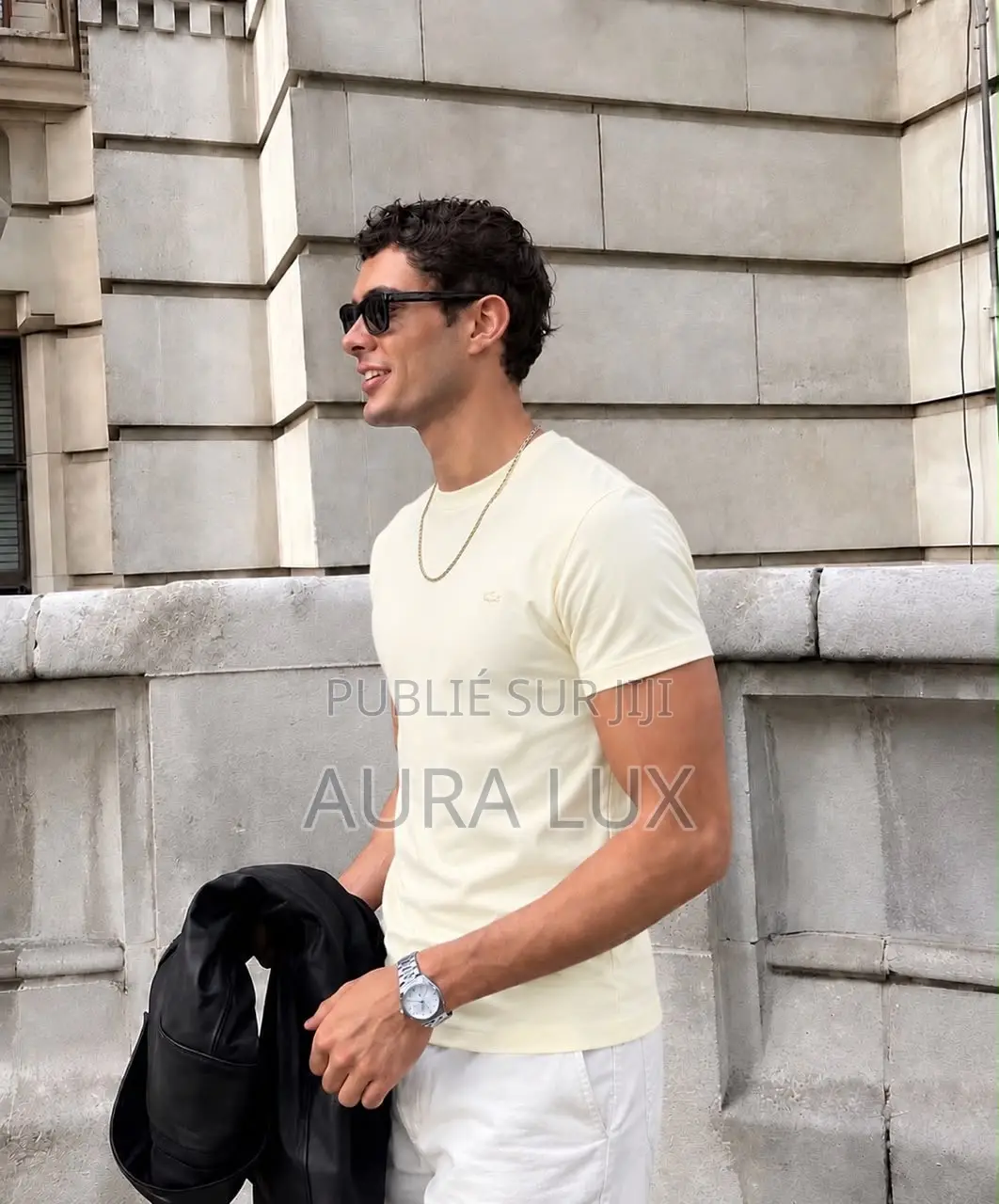 T-Shirt Unique, Disponible en Plusieurs Couleurs !