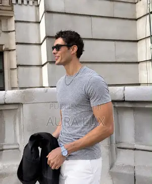 T-Shirt Unique, Disponible en Plusieurs Couleurs !