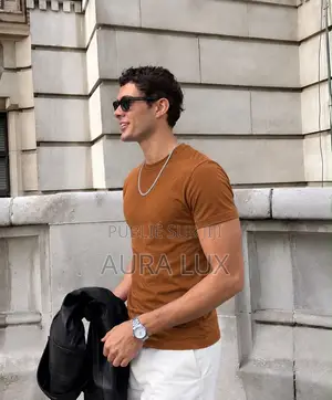 T-Shirt Unique, Disponible en Plusieurs Couleurs !