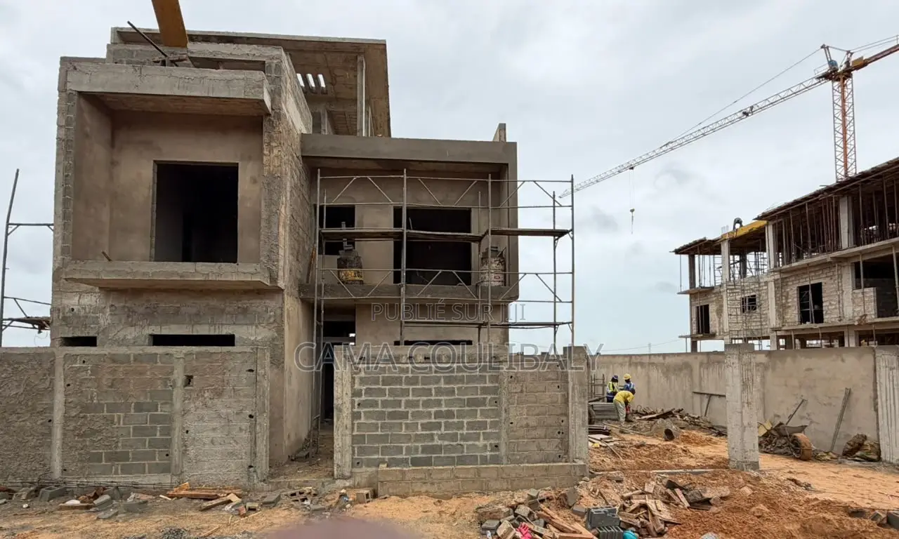 4chbre Villa dans Kalimo Consulting, Sangalkam à Vendre