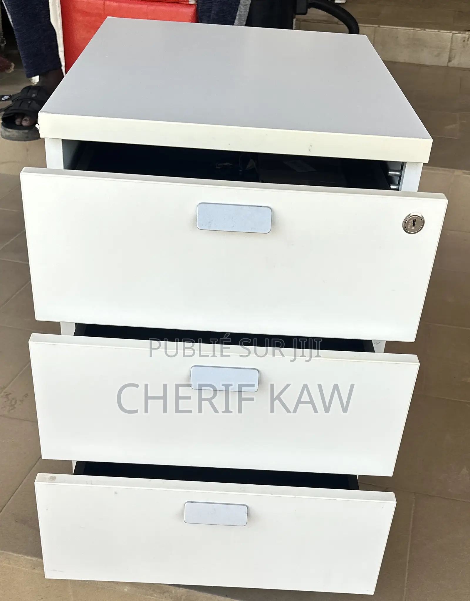 Commodes Bureau
