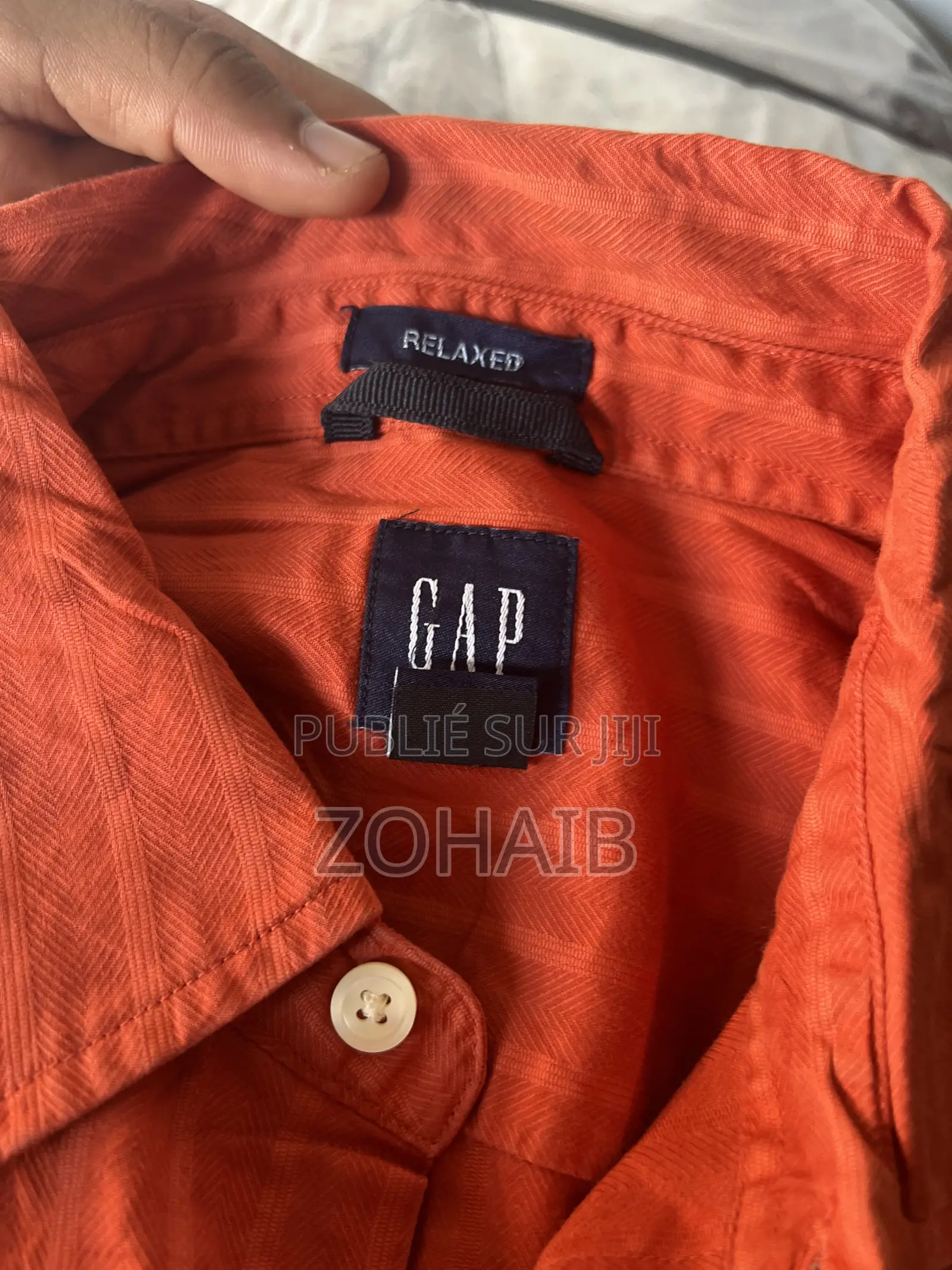 5 Chemises Pour Hommes Pour 10 000, Toutes Neuves Et De Marque.