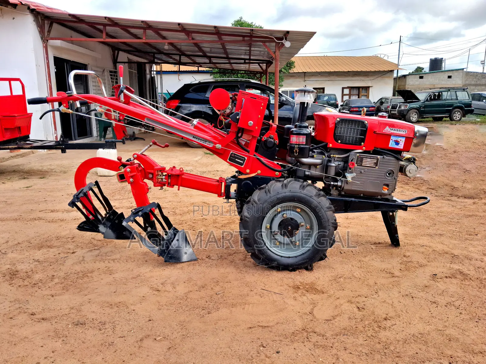 Motoculteur MASSIVE MT-22 Avec Charrue Butteuse