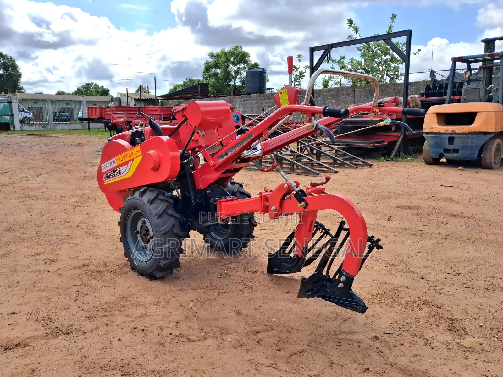 Motoculteur MASSIVE MT-22 Avec Charrue Butteuse