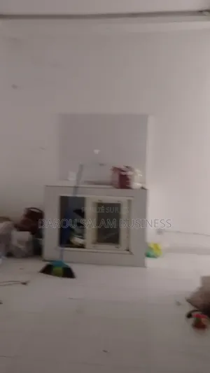 Studio dans Yoff Layén à Louer