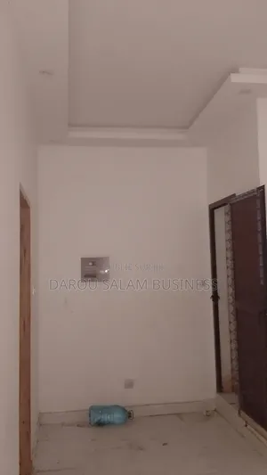 Studio dans Yoff Layén à Louer