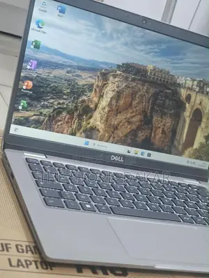 Ordinateur portable Dell Latitude 5330 16GB Intel Core i5 SSD 256GB