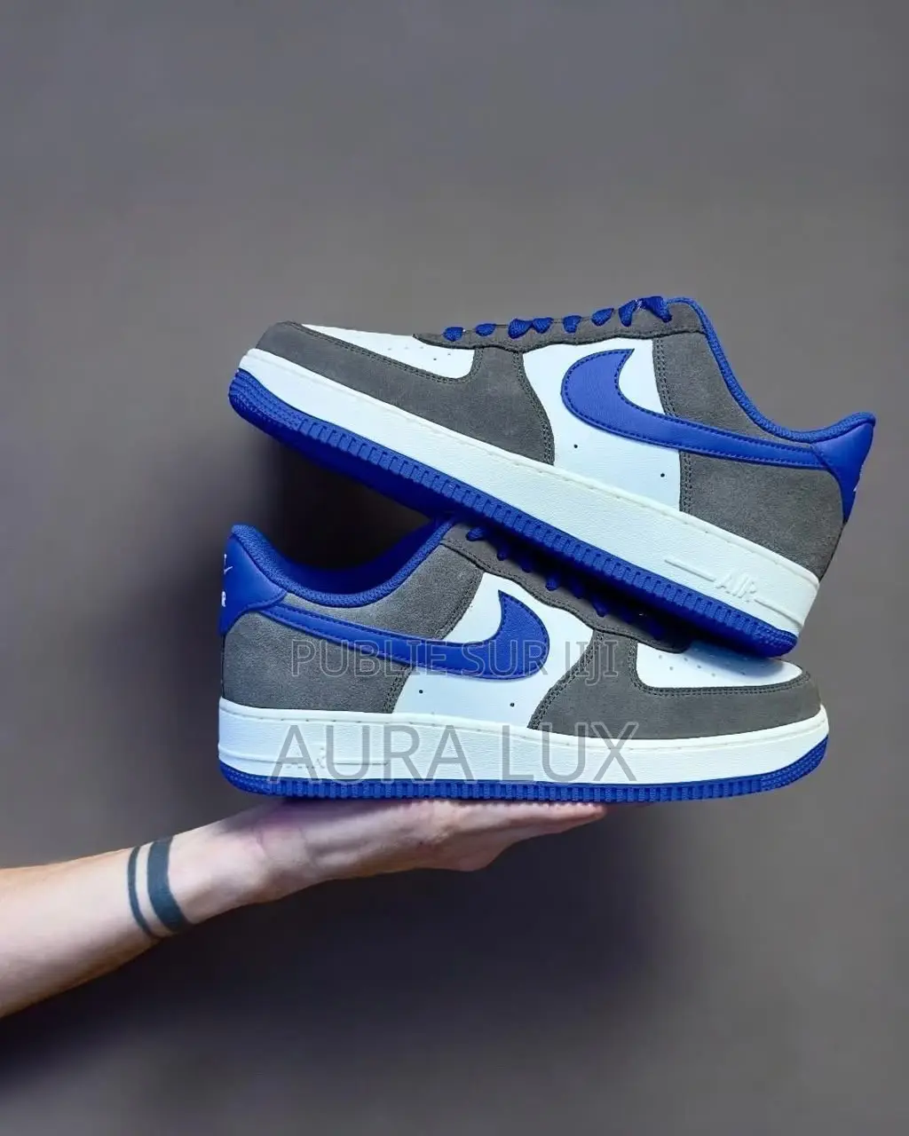  NIKE AIR FORCE 1 BLEU & GRIS  Un Mélange De Couleurs