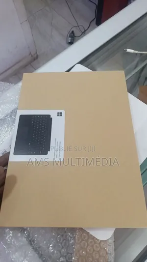 Nouveau Microsoft Surface 16GB Intel Core i7 SSD 512GB