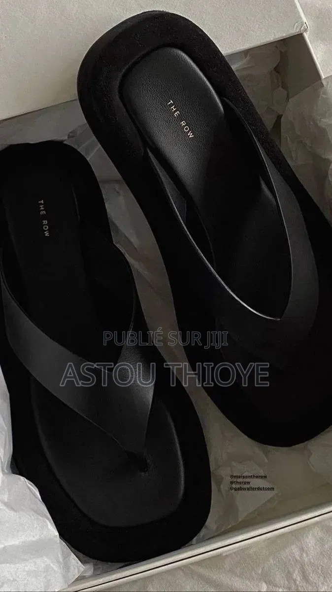 Vendeuse Chaussures Et Jus