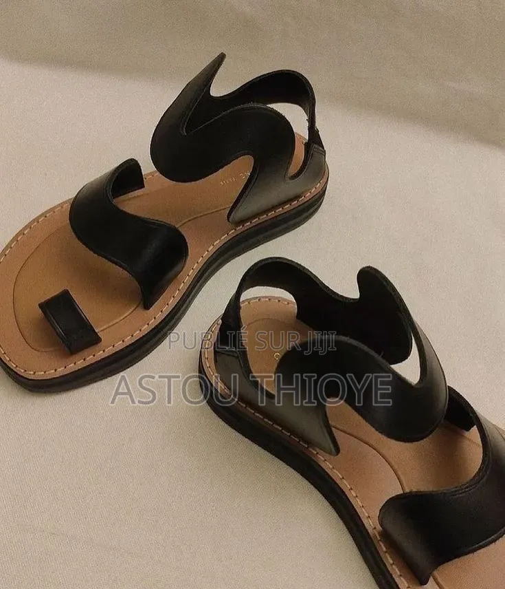 Vendeuse Chaussures Et Jus