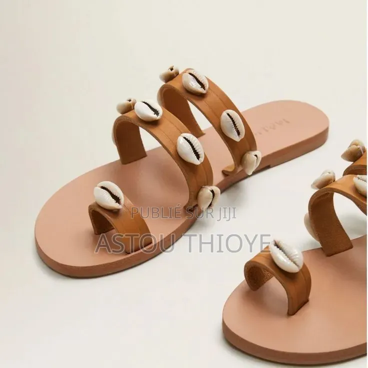 Vendeuse Chaussures Et Jus