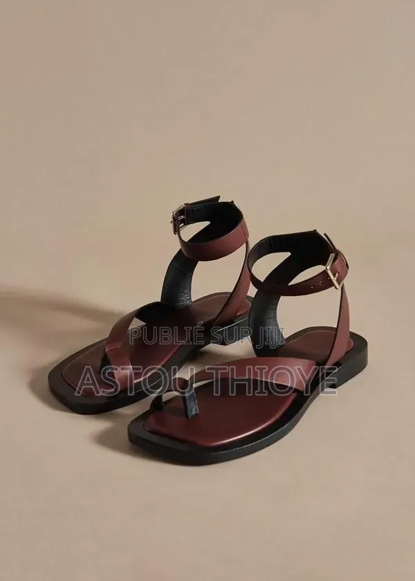 Vendeuse Chaussures Et Jus