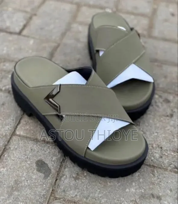 Vendeuse Chaussures Et Jus