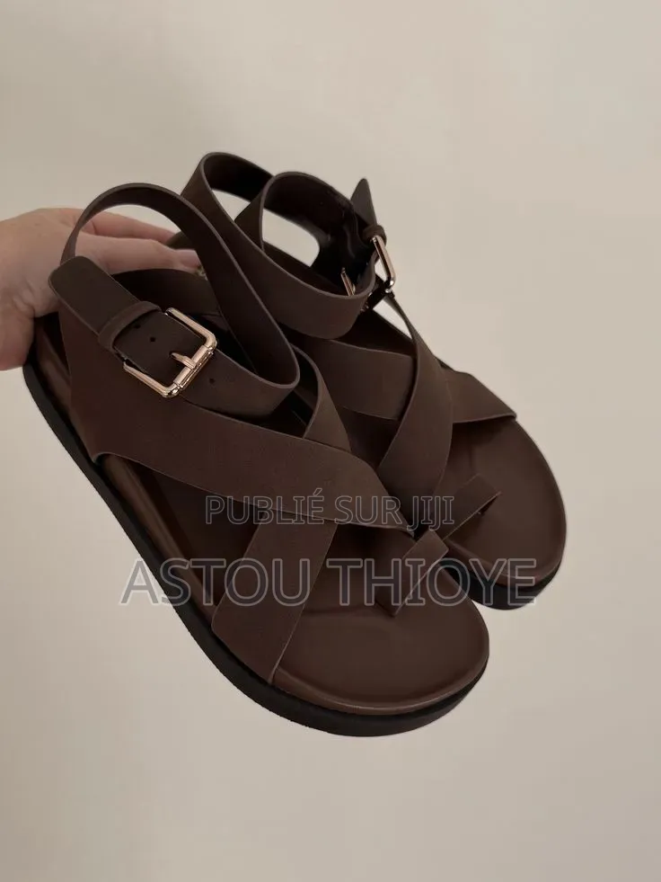 Vendeuse Chaussures Et Jus