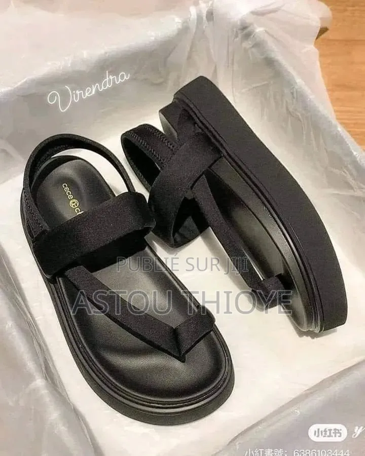 Vendeuse Chaussures Et Jus