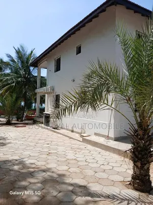 3chbre Villa dans Villa À Vendre, Thiès Sud à Vendre