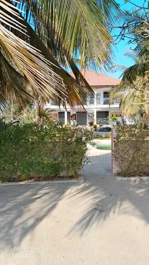 3chbre Villa dans Villa À Vendre, Thiès Sud à Vendre