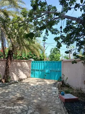 3chbre Villa dans Villa À Vendre, Thiès Sud à Vendre