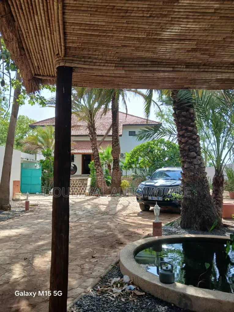 3chbre Villa dans Villa À Vendre, Thiès Sud à Vendre