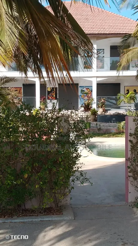 3chbre Villa dans Villa À Vendre, Thiès Sud à Vendre