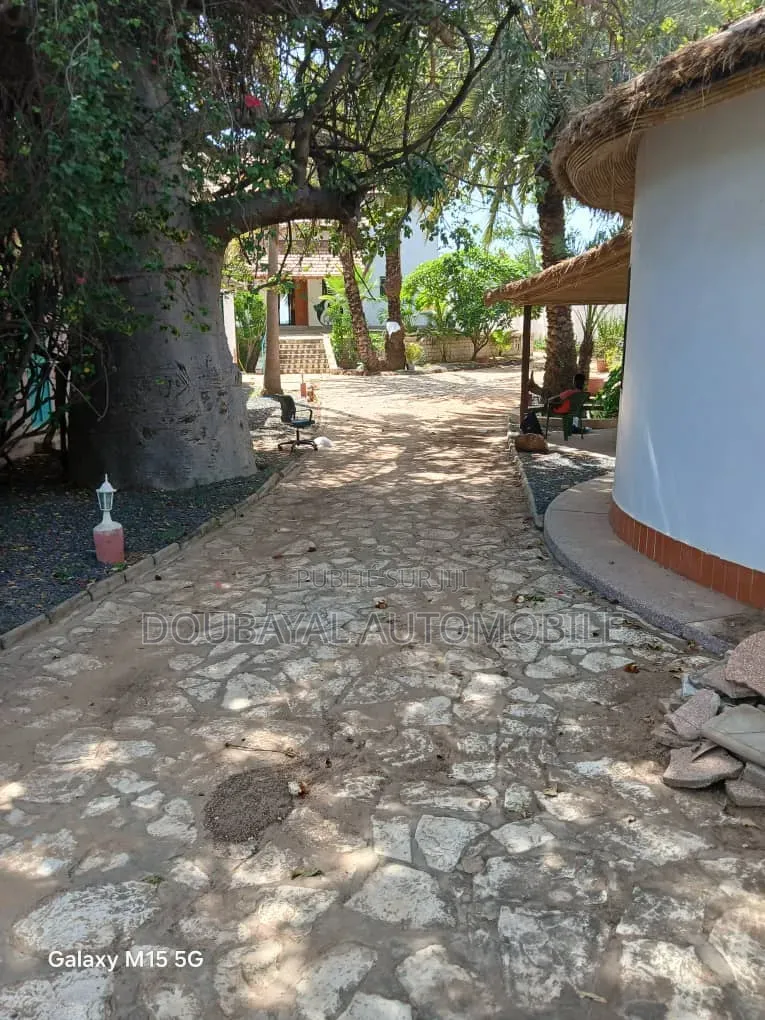 3chbre Villa dans Villa À Vendre, Thiès Sud à Vendre