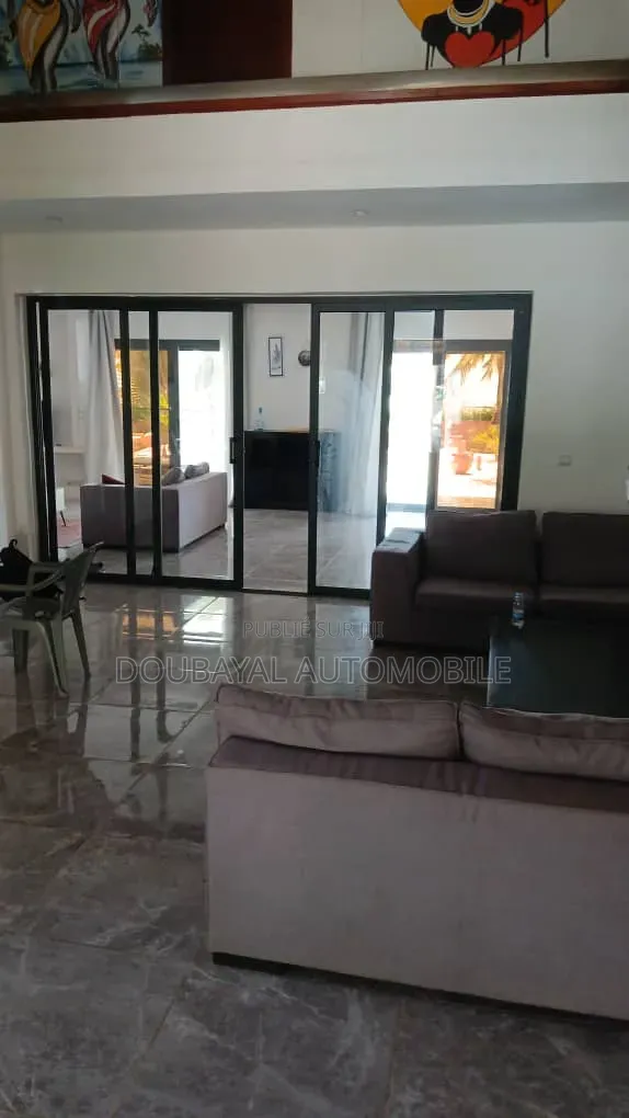 3chbre Villa dans Villa À Vendre, Thiès Sud à Vendre