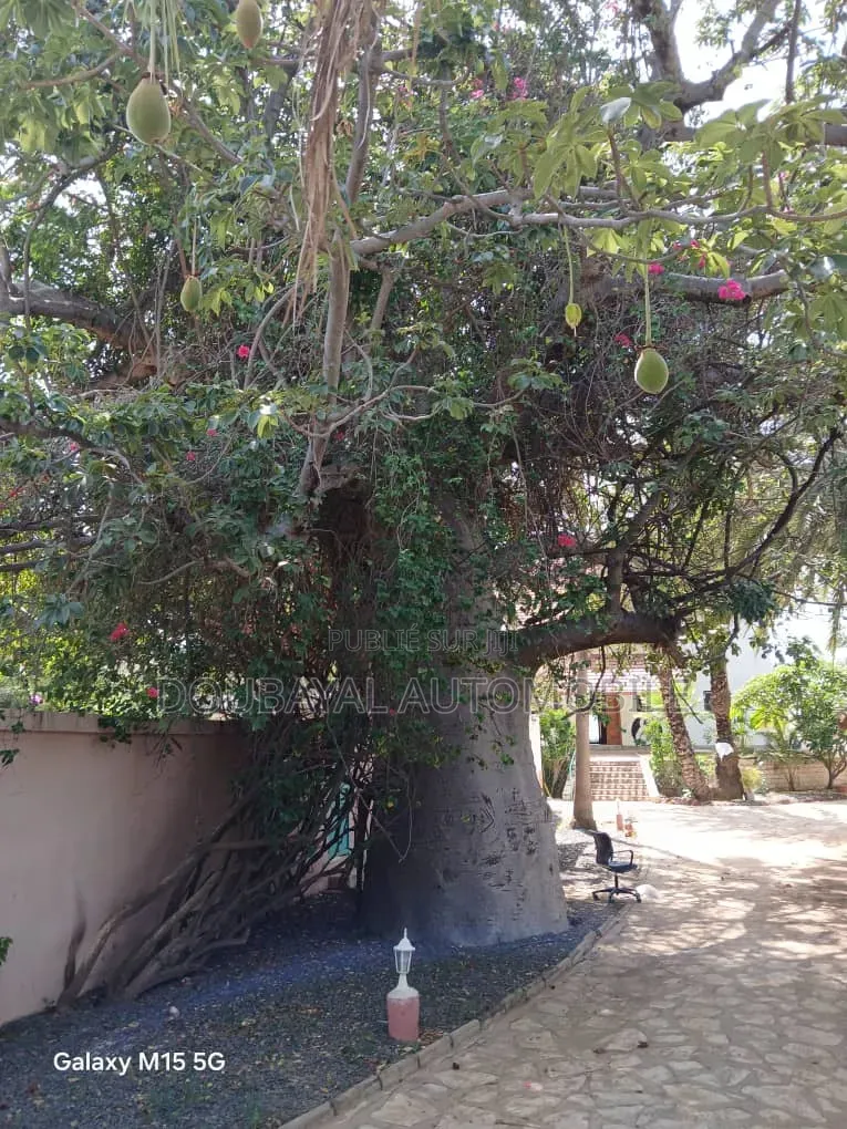 3chbre Villa dans Villa À Vendre, Thiès Sud à Vendre