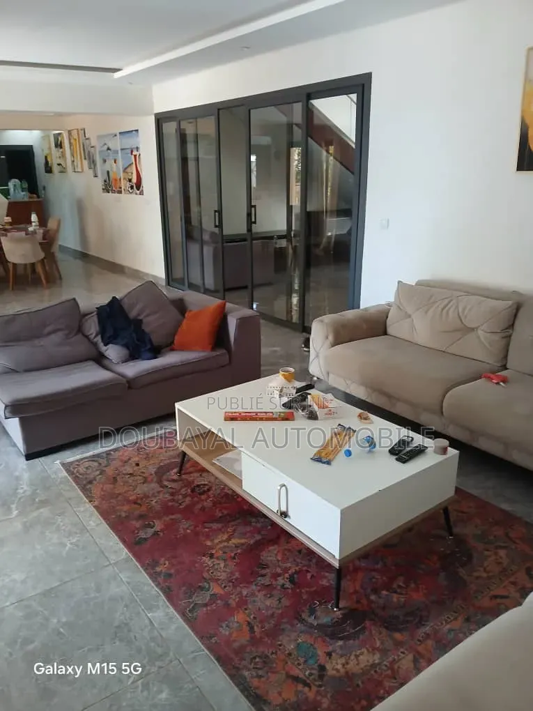3chbre Villa dans Villa À Vendre, Thiès Sud à Vendre
