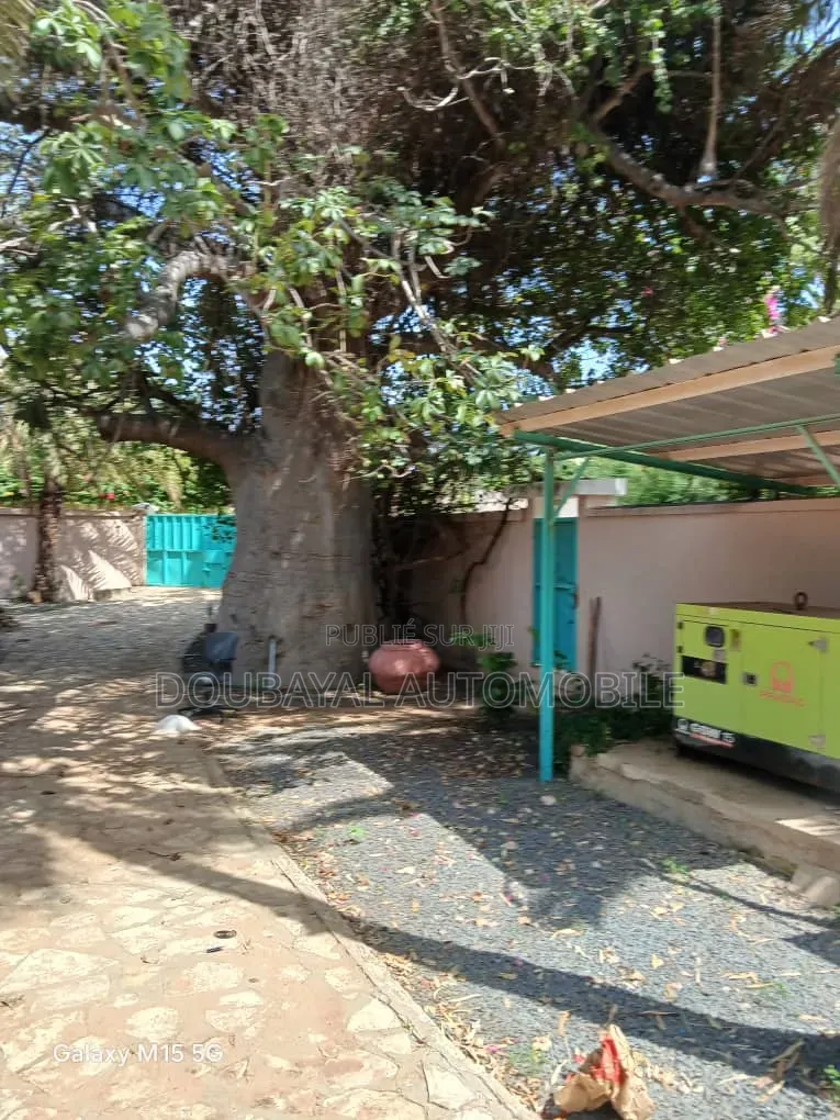 3chbre Villa dans Villa À Vendre, Thiès Sud à Vendre