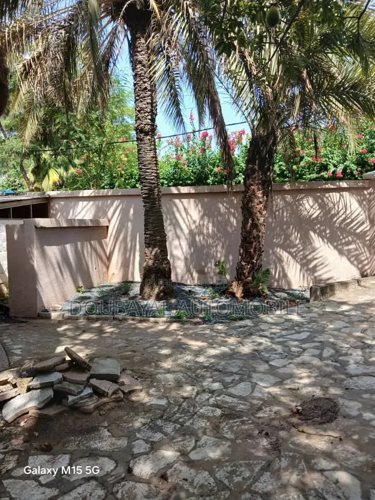 3chbre Villa dans Villa À Vendre, Thiès Sud à Vendre