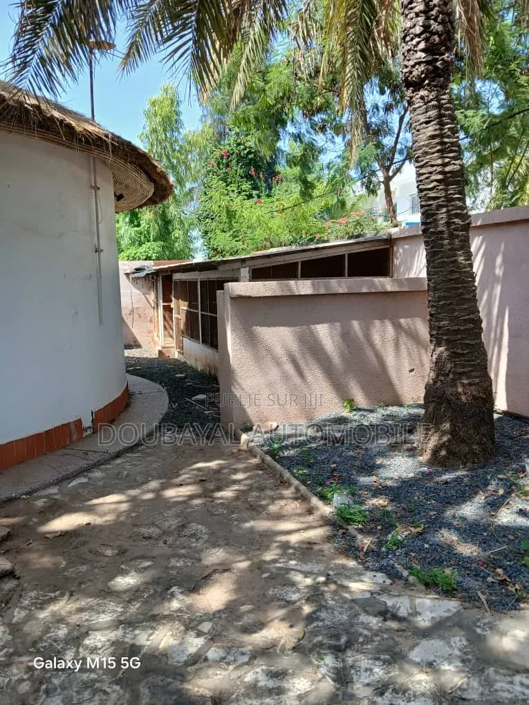 3chbre Villa dans Villa À Vendre, Thiès Sud à Vendre