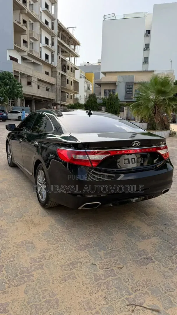 Hyundai Grandeur 2016 Noir Mat