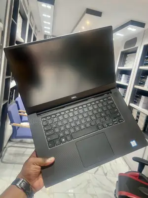 Ordinateur portable Dell XPS 15 7590 16GB Intel Core i5 SSD 500GB
