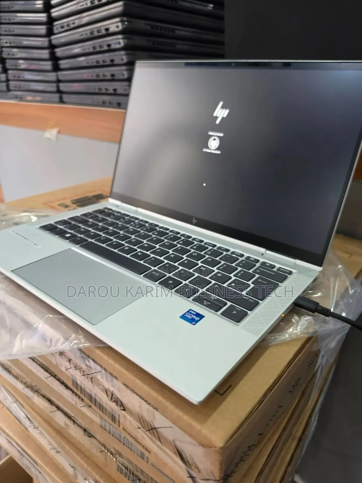 Nouveau HP EliteBook 1040 G8 16GB Intel Core i7 SSD 512GB