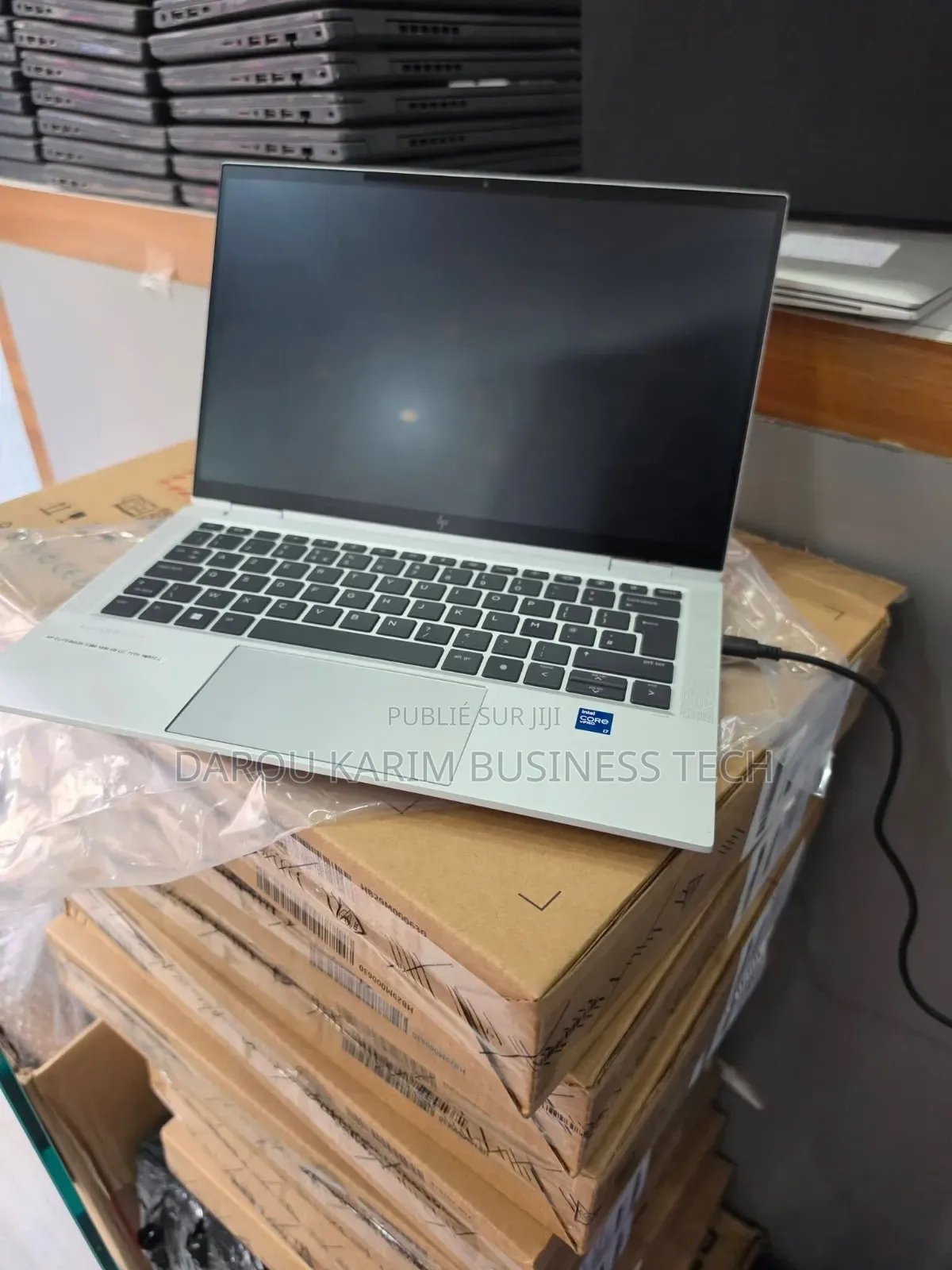 Nouveau HP EliteBook 1040 G8 16GB Intel Core i7 SSD 512GB