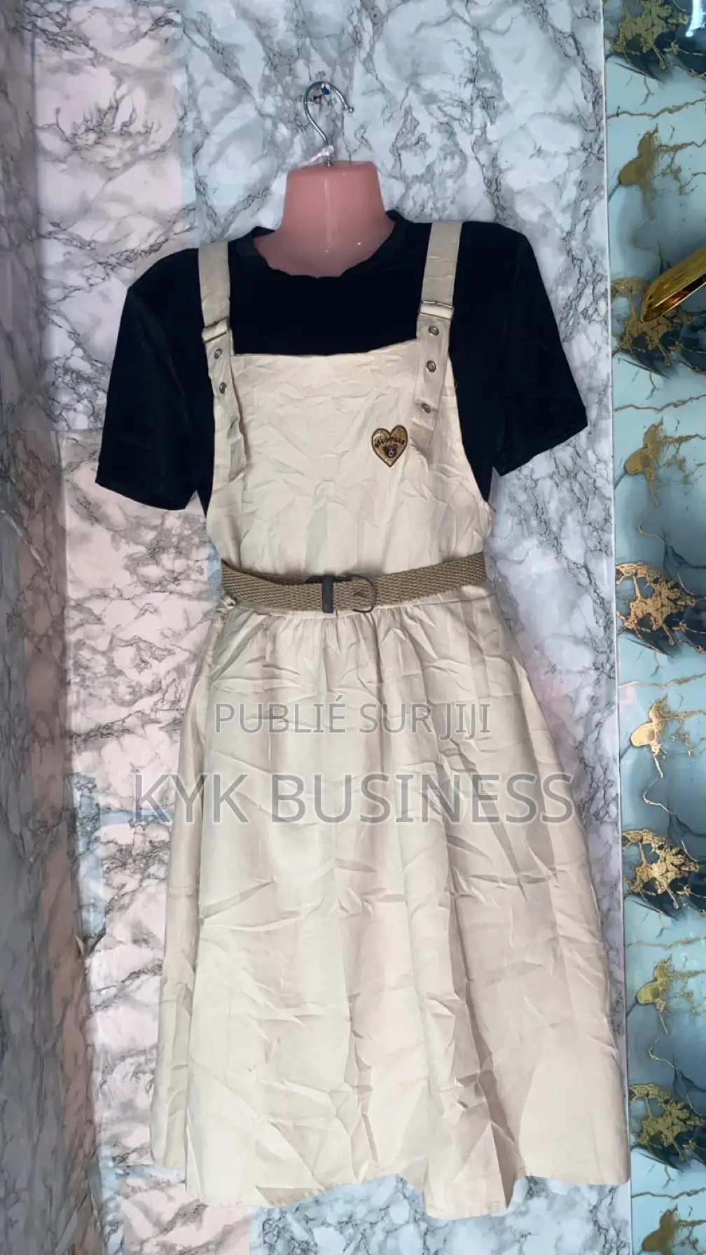 Des Robes Fripperie À Partir De 1.500f