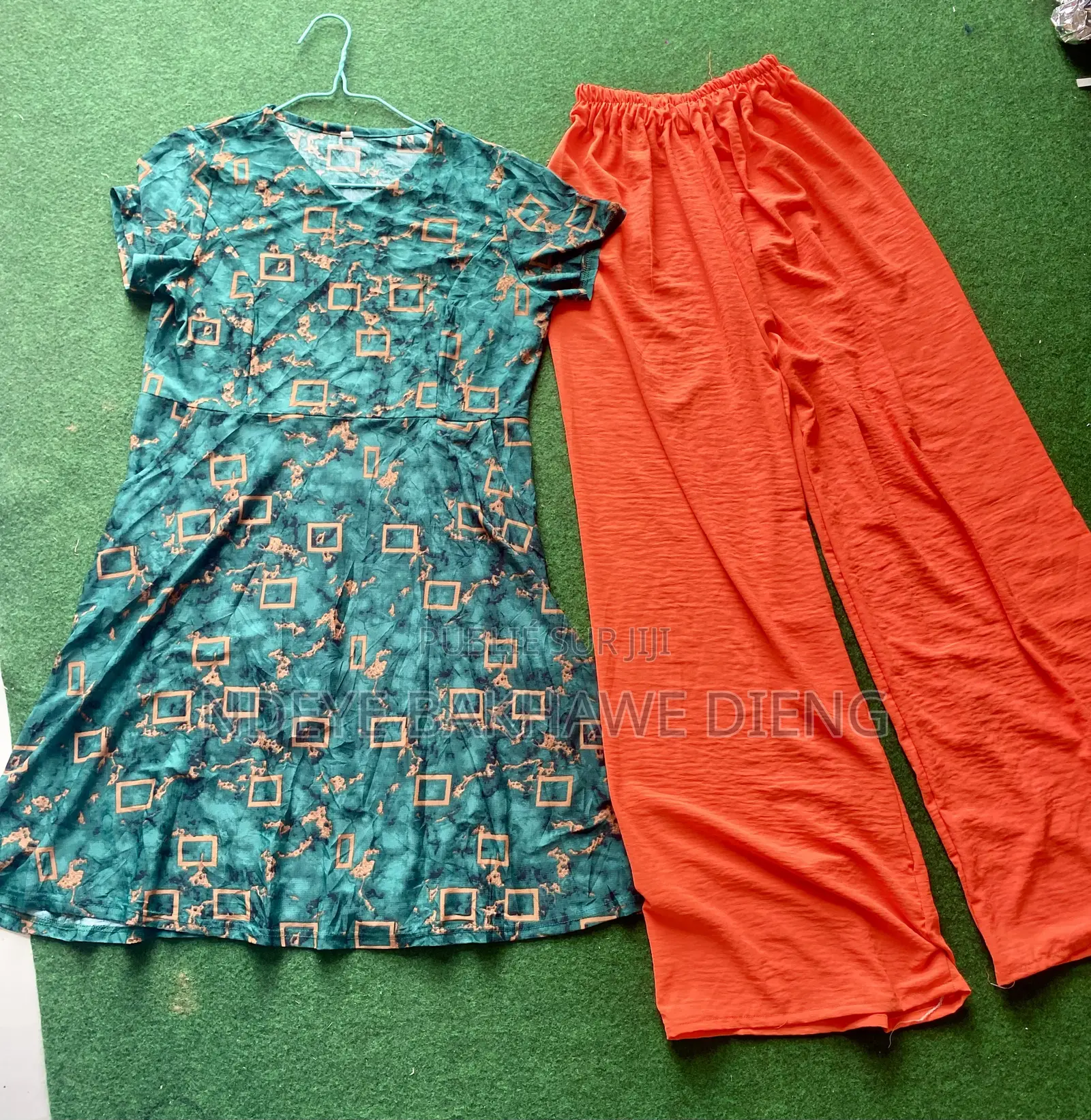 Des Robes Fripperie À Partir De 1.500f